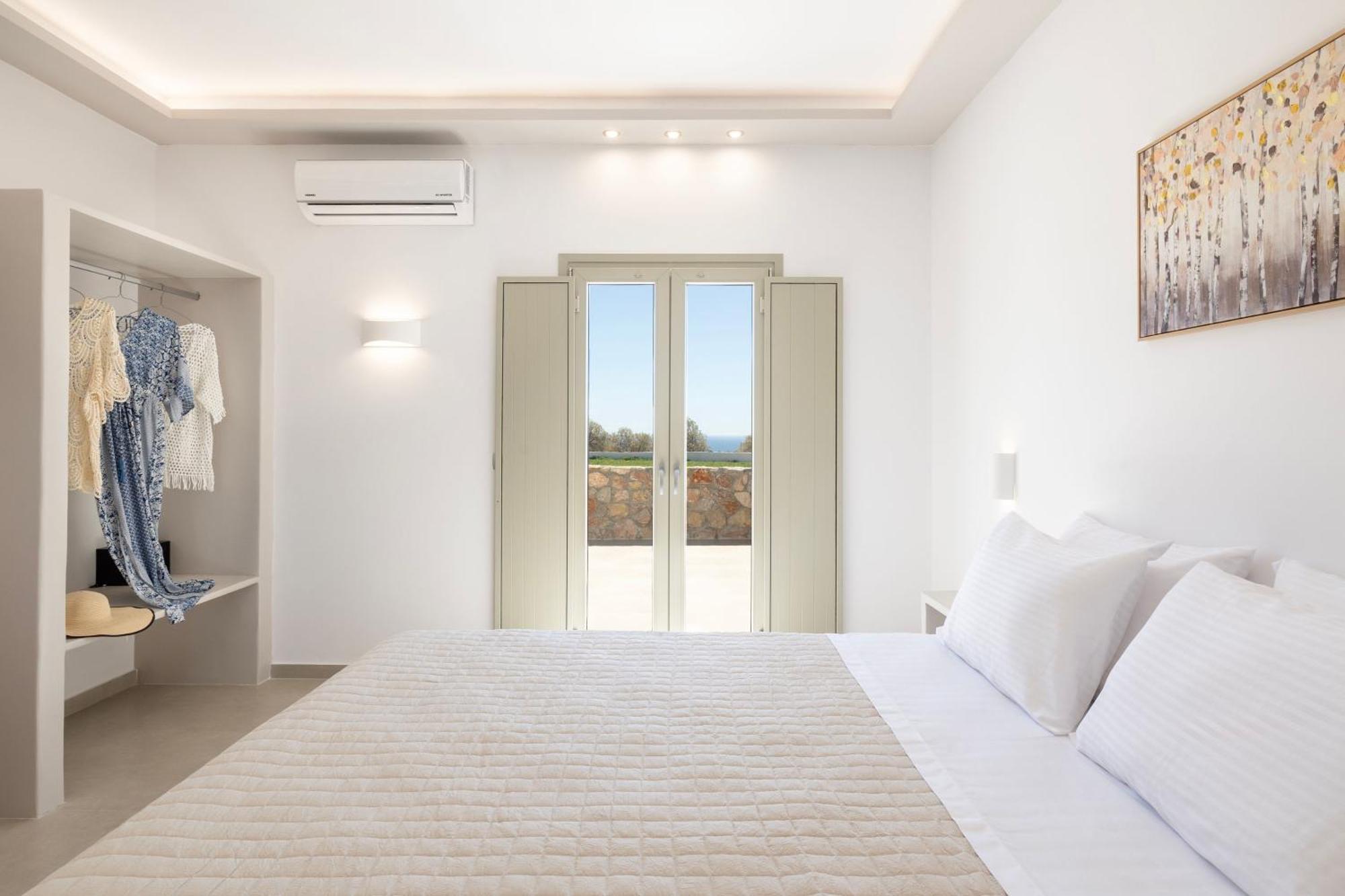 Windmillside Luxury Villas Emporio  Bagian luar foto
