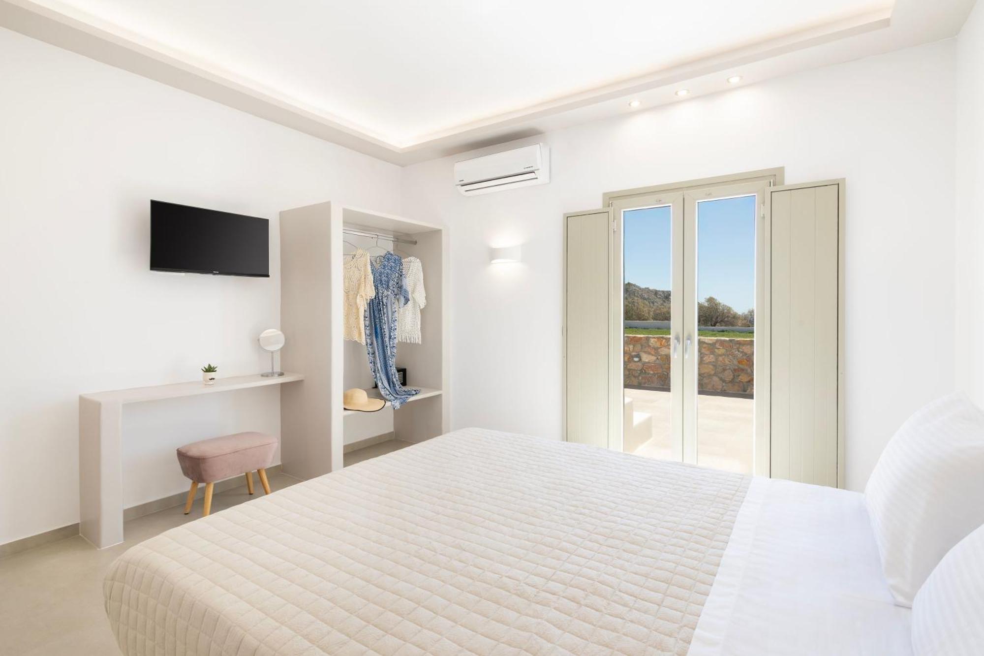 Windmillside Luxury Villas Emporio  Bagian luar foto