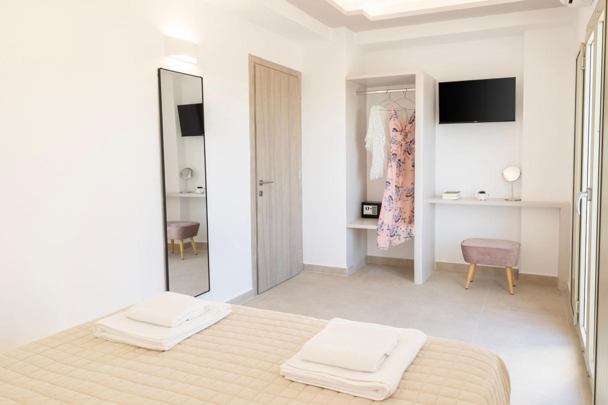 Windmillside Luxury Villas Emporio  Bagian luar foto