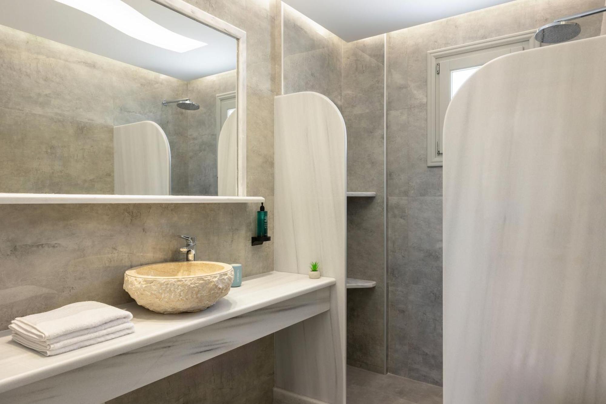 Windmillside Luxury Villas Emporio  Bagian luar foto